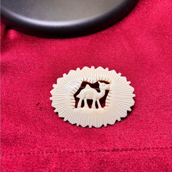 1950 Vintage Ivory Pin - Picture 4 of 6